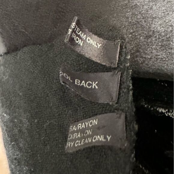 Saks Fifth Avenue Made in Italy Black Velvet with Wool Lining Wrap One Size - Picture 8 of 9